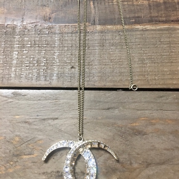 📌SOLD📌 CHANEL Dubai Necklace Pendant - Picture 3 of 5